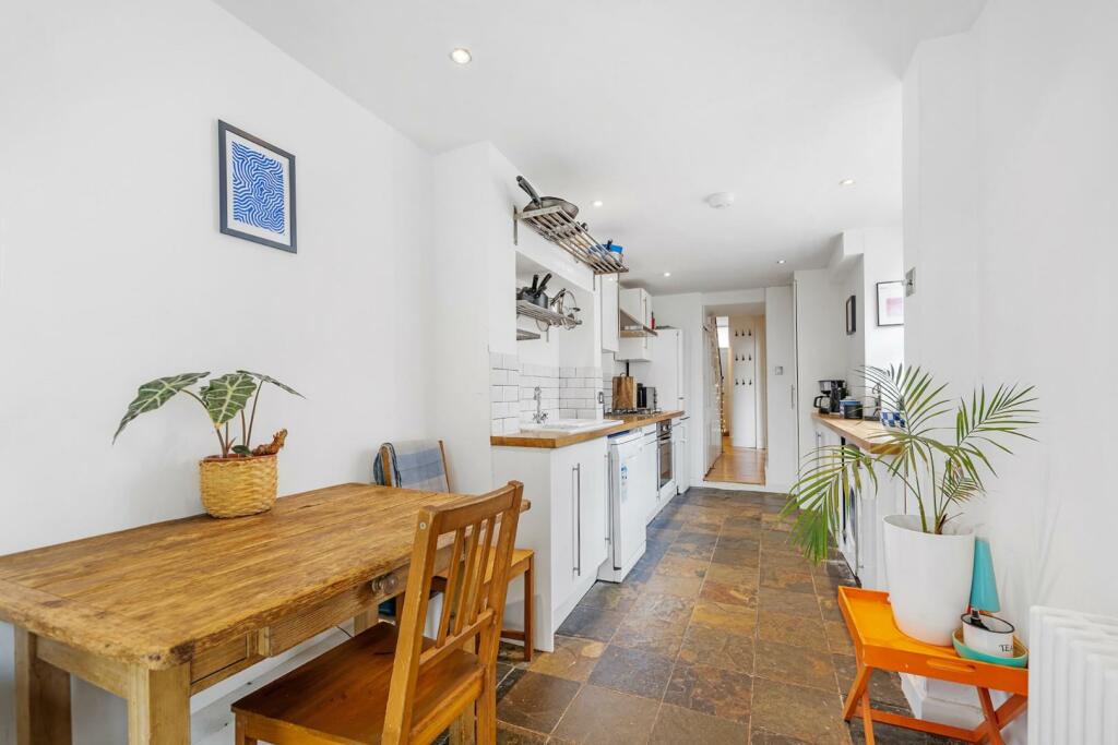 Kitchen (2).jpg