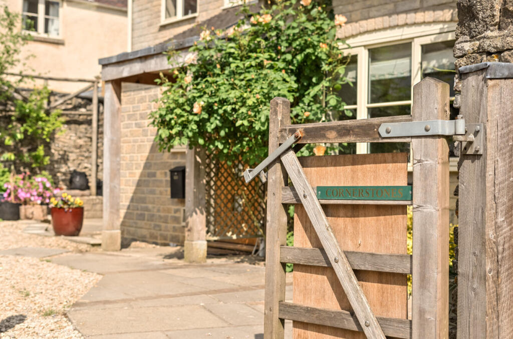 1297476-17-682f6b...