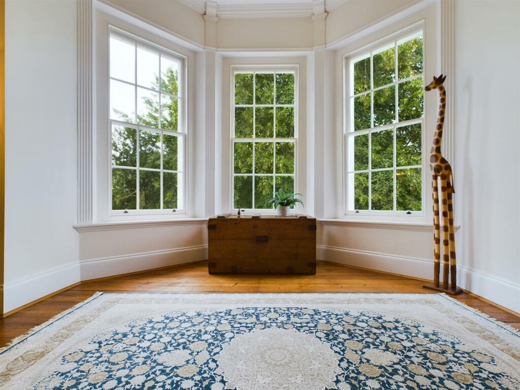 Bay window - dining.jpg