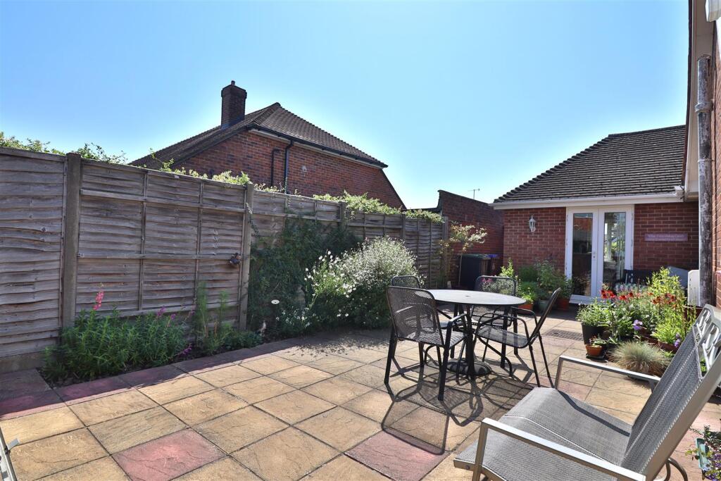 stopham close- garden 4 .JPG