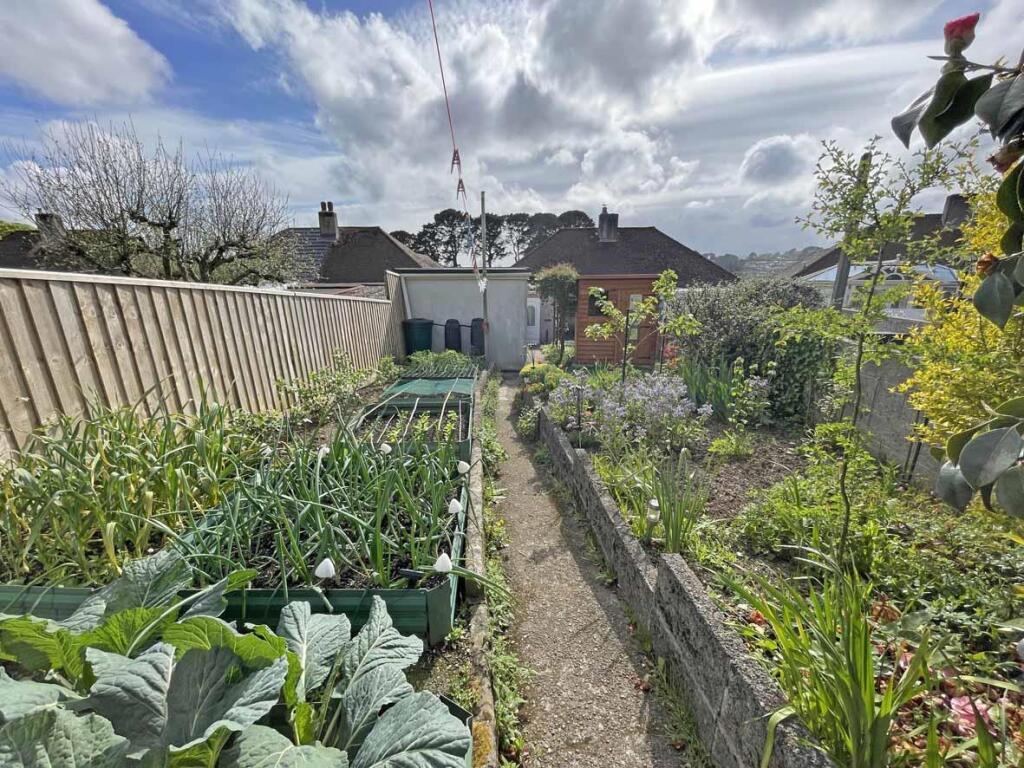 Vicarage Gardens 11 - New Garden 3.jpg