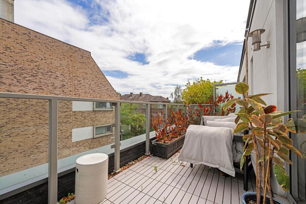 Principal bedroom Terrace.JPG