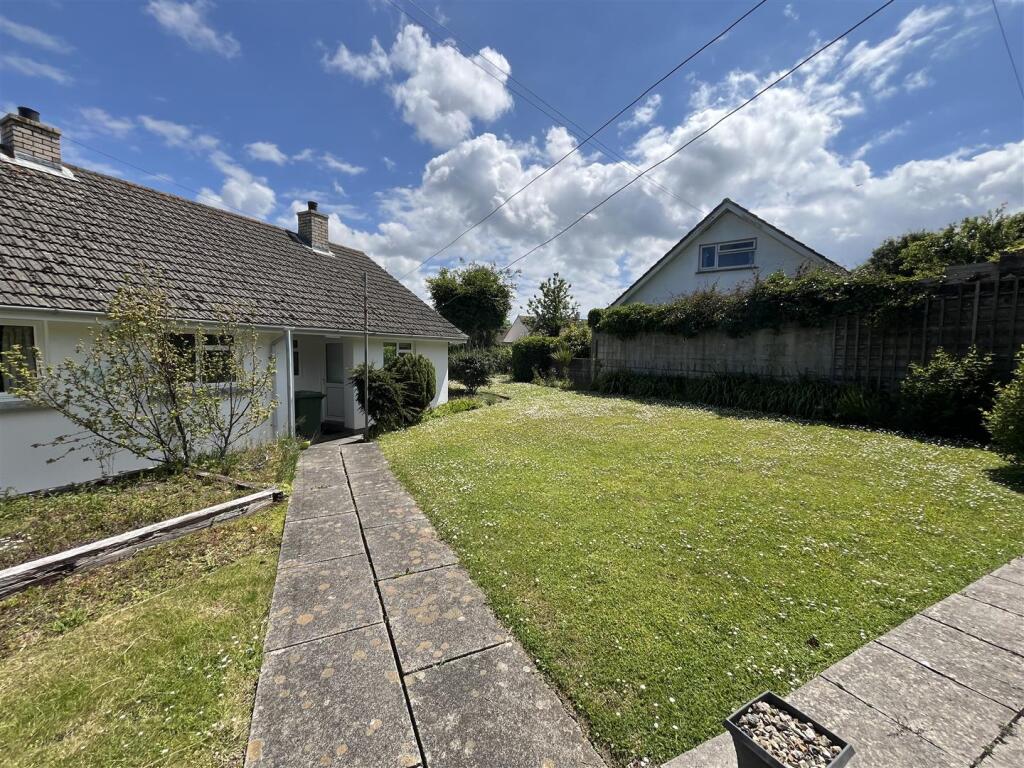 Rear garden 1.jpg