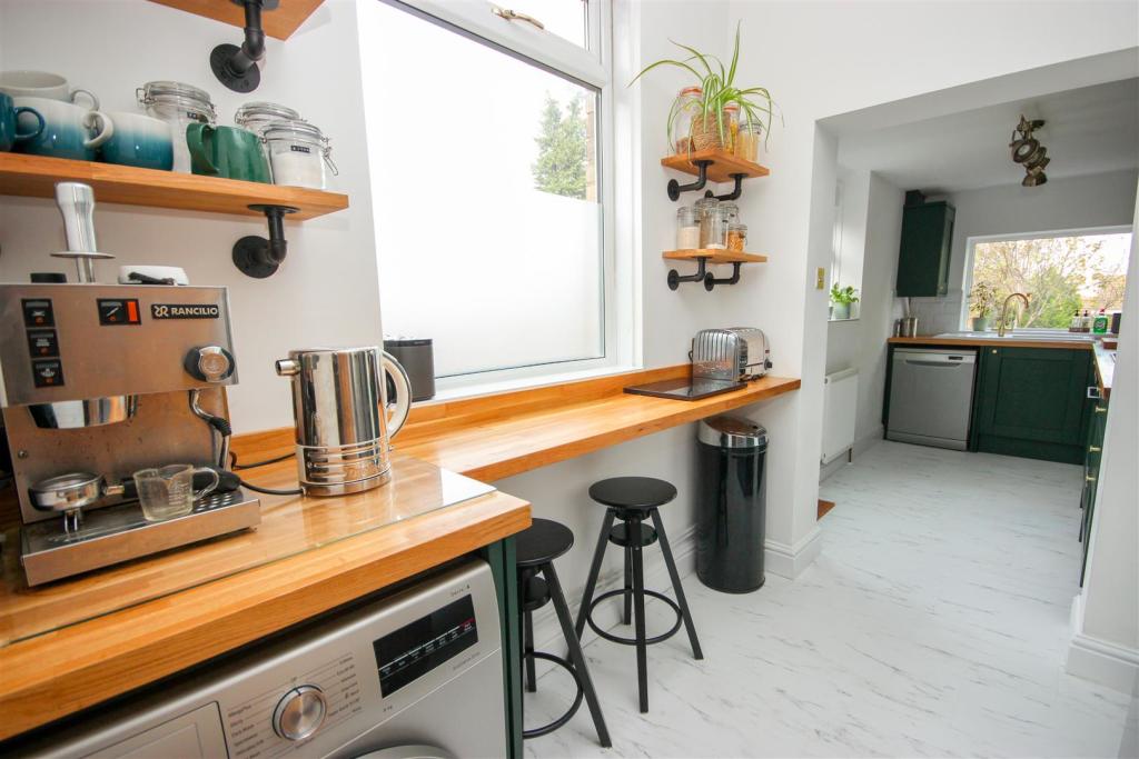 Breakfast Area.jpg