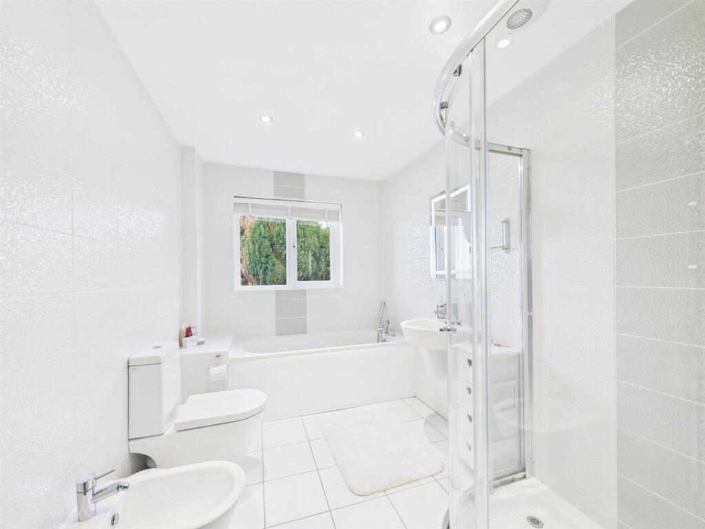 Bedroom One en-suite