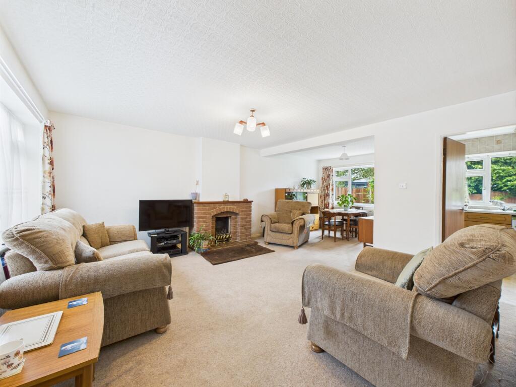 CAM04825G0-PR0119-STILL002