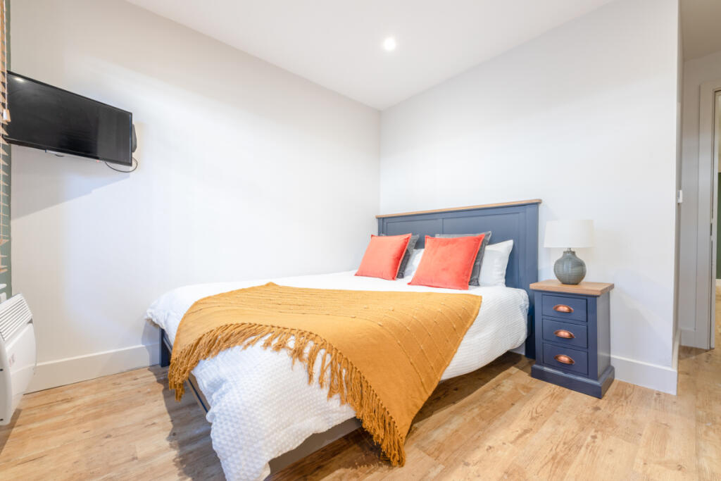 Flat 1, 122 Walter Road Bedroom 6
