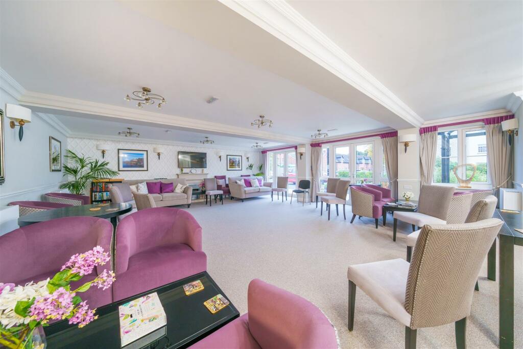 Owners Lounge.jpg