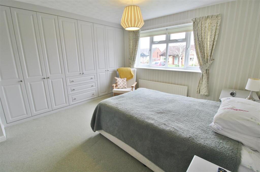 PRINCIPAL BEDROOM