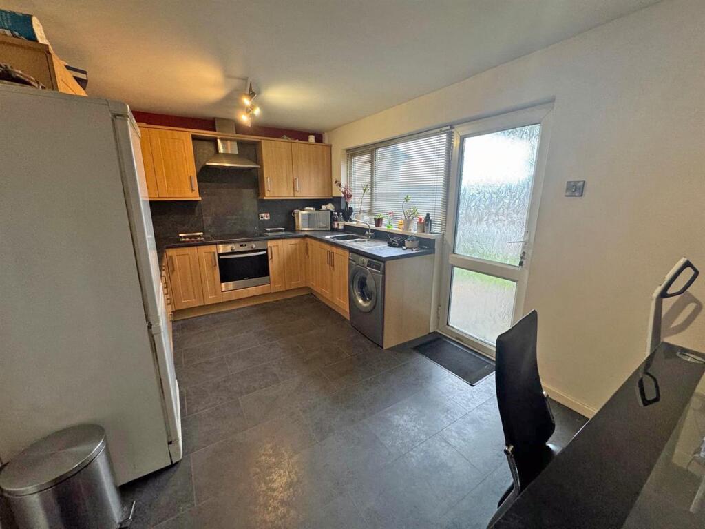 KITCHEN/ DINING ROOM