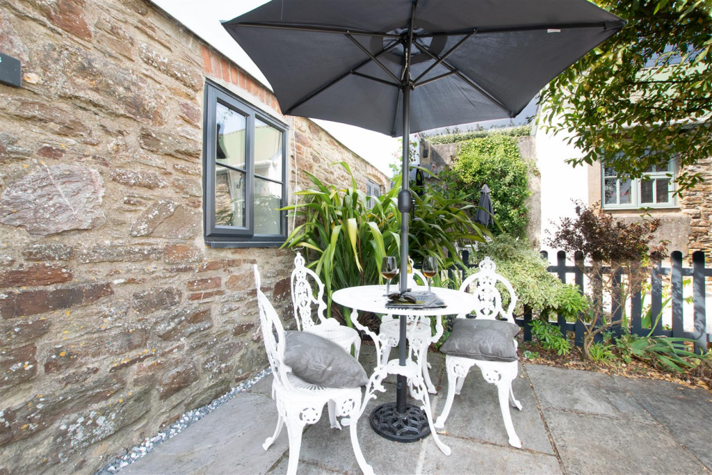 SHEP COTTAGE PATIO.png