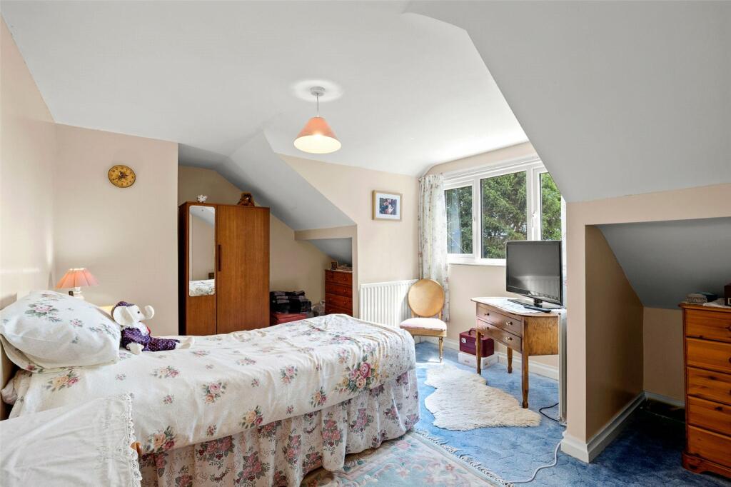 4 - 5 Bedrooms