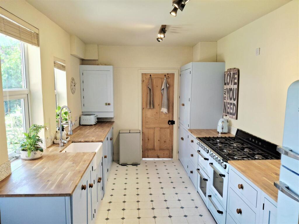44 Chandos - Kitchen.jpg