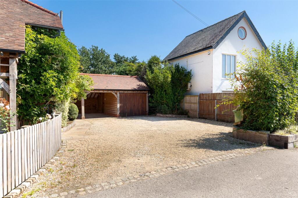 Garage &amp; Carport