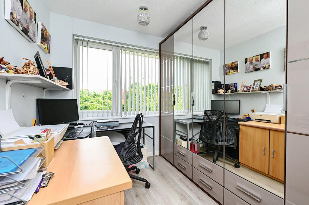 43 Foxley Close (...