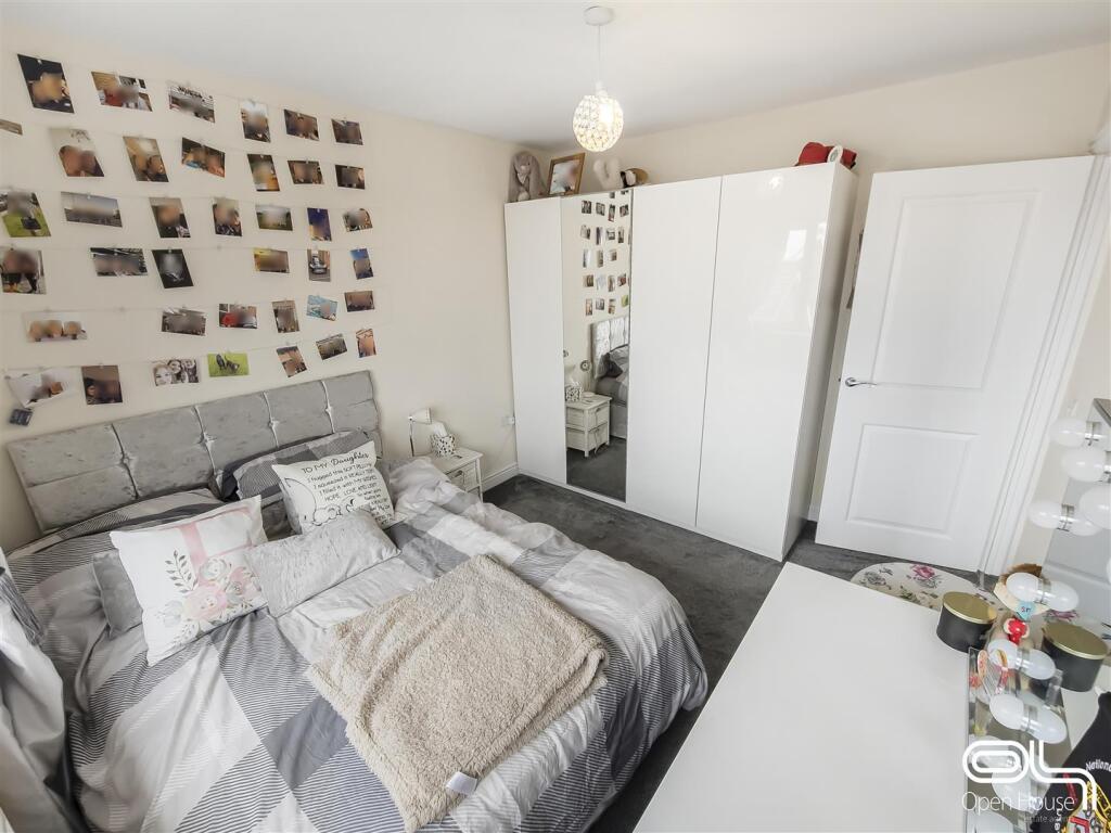 Henley Grove, Church Gresley (21).jpg