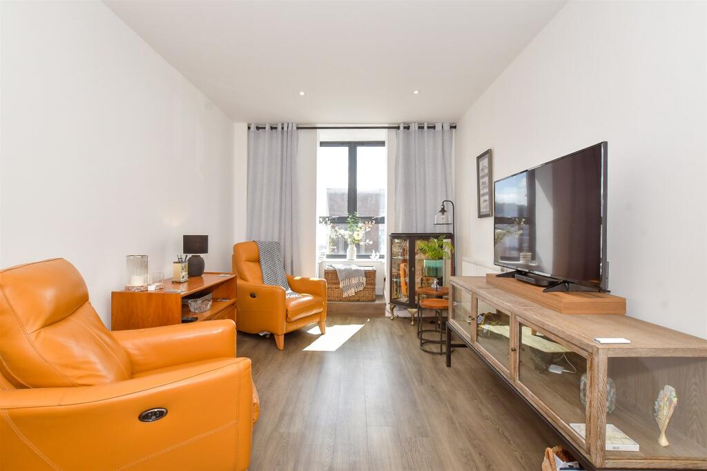 Lounge/ Kitchen