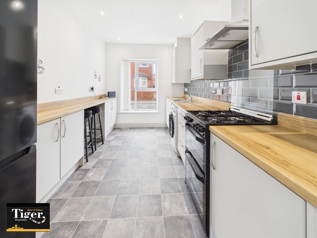 CAM02176G0-PR0726...