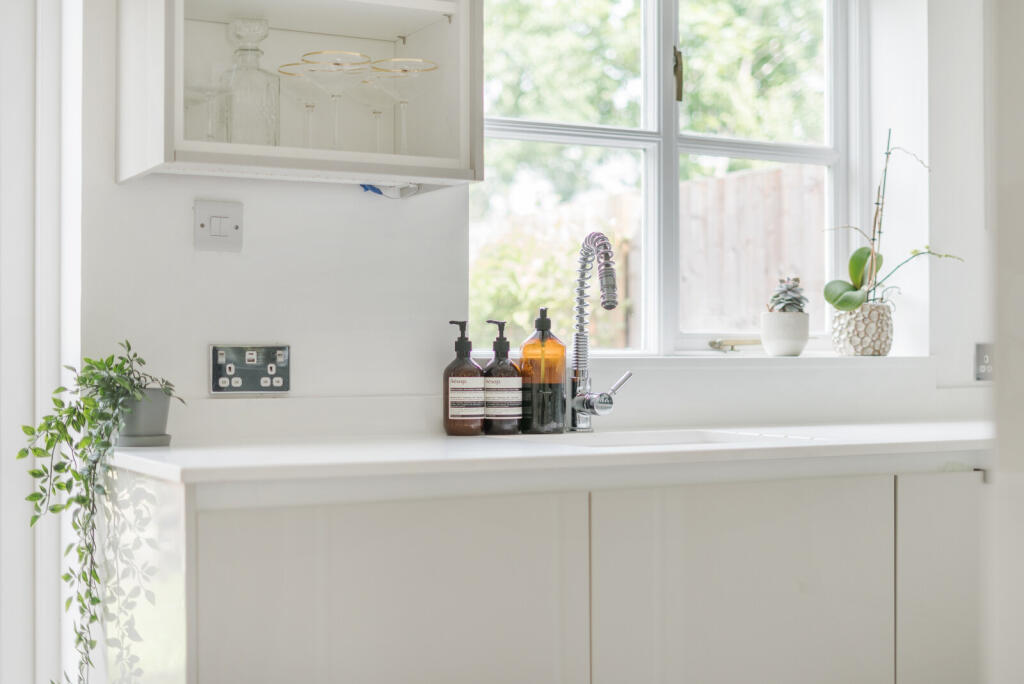 1299152-11-68385b...