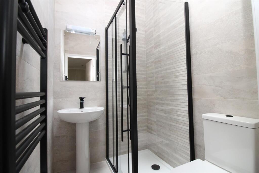 ensuite.JPG