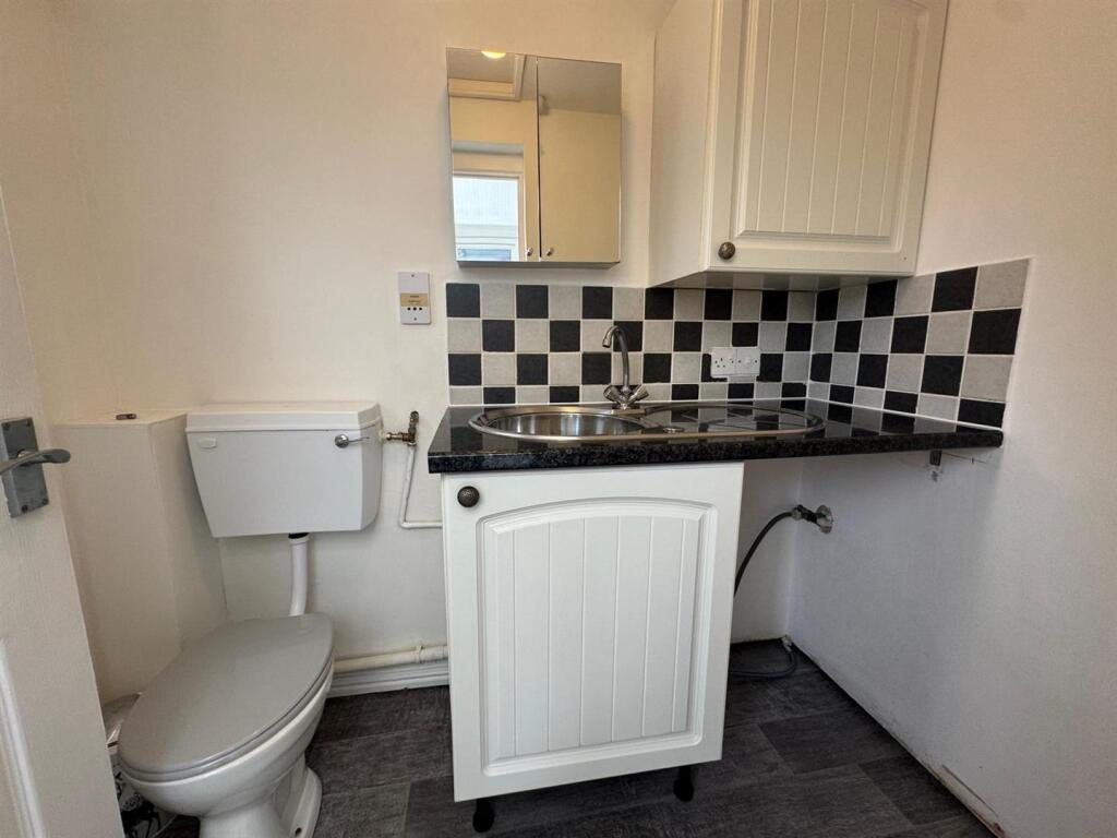 Utility Room 2.jpg