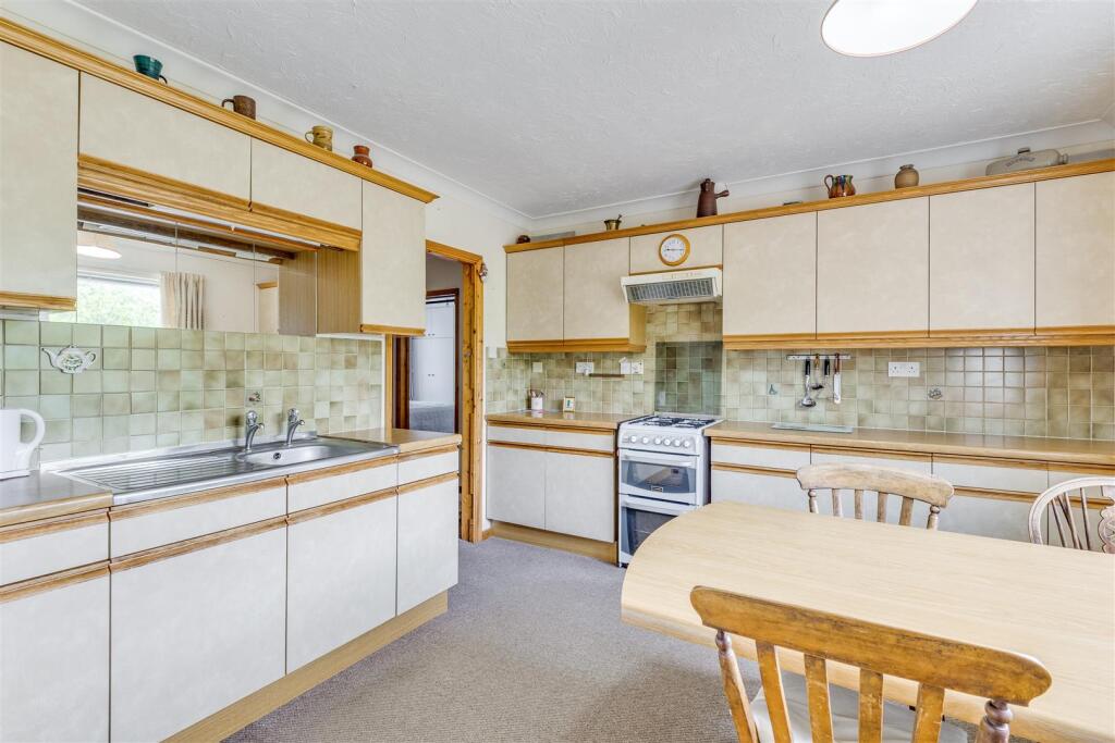 Meadow Way 34-17.jpg