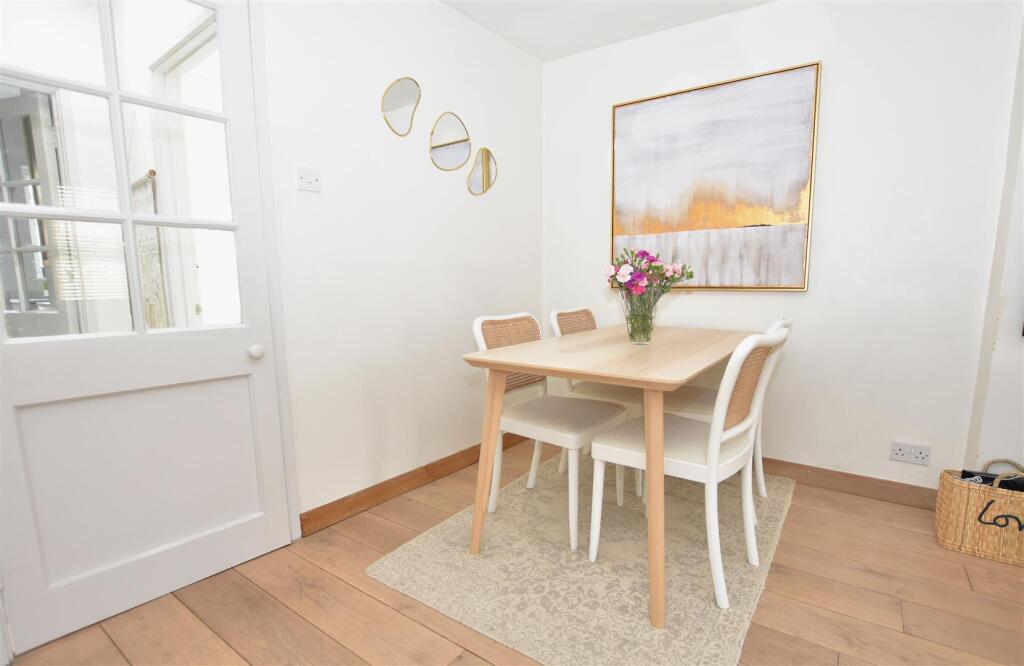 Dining Area.JPG