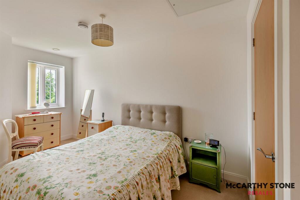 8600809-interior03-800.JPG