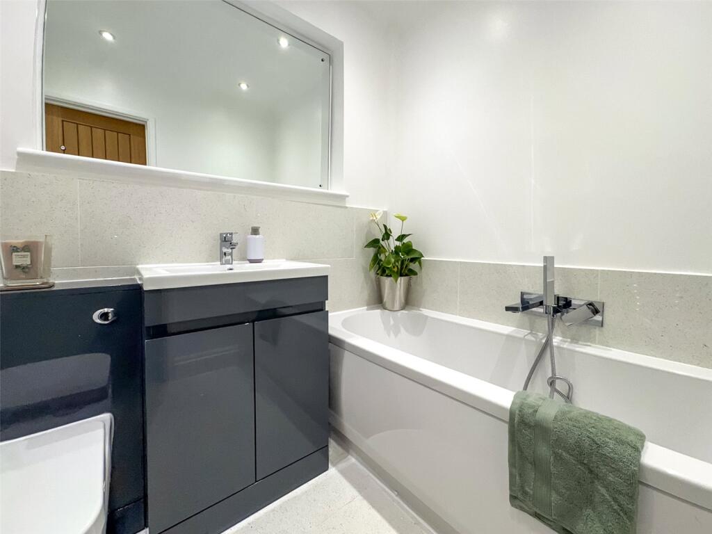 G/Floor Bathroom