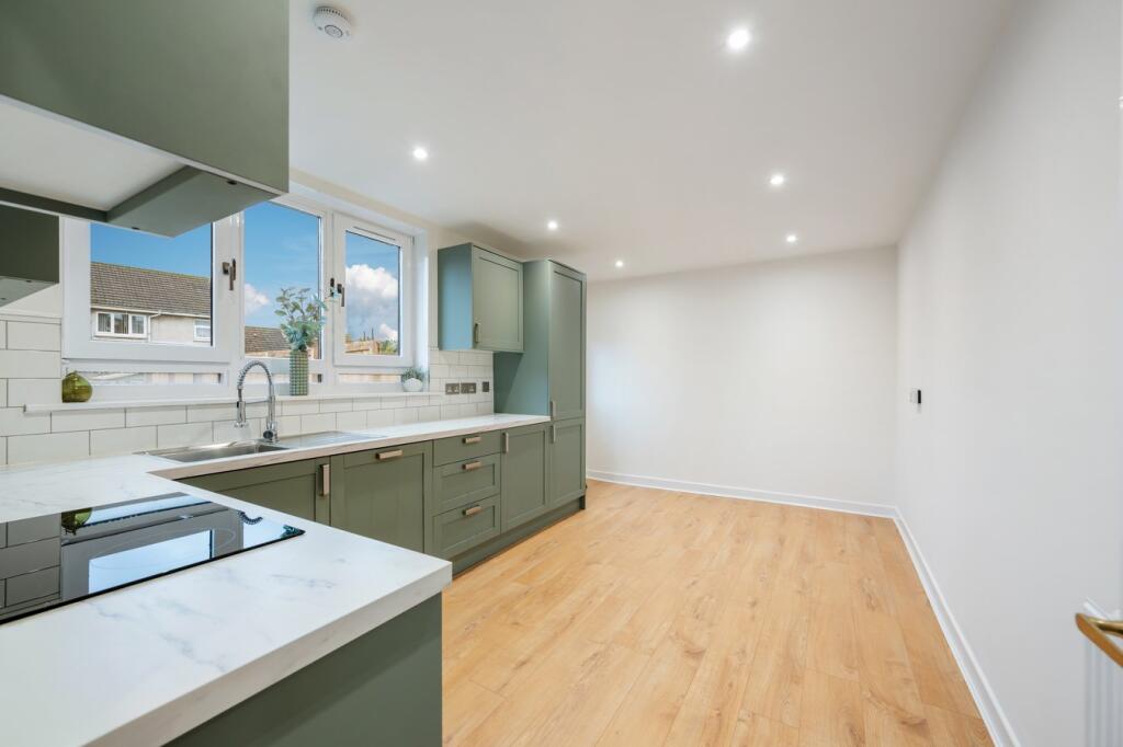 Keavil Place, Crossford, Dunfermline, KY12