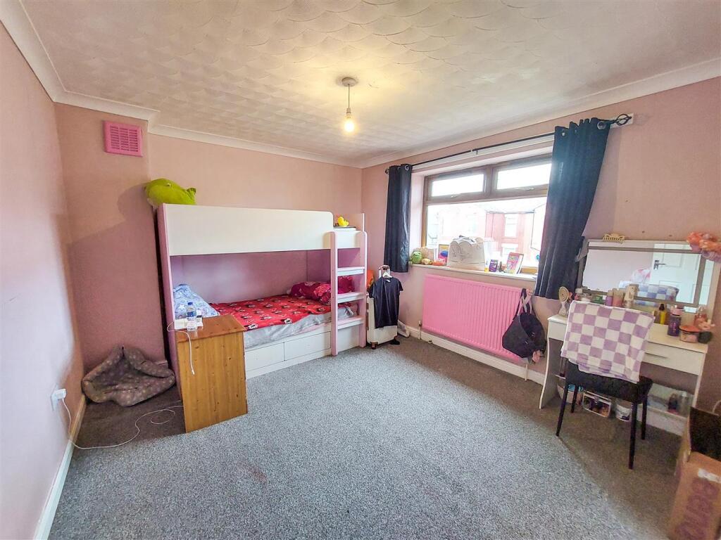 21-10-2025__12-19-49_Bedroom_3.9swRI.jpg