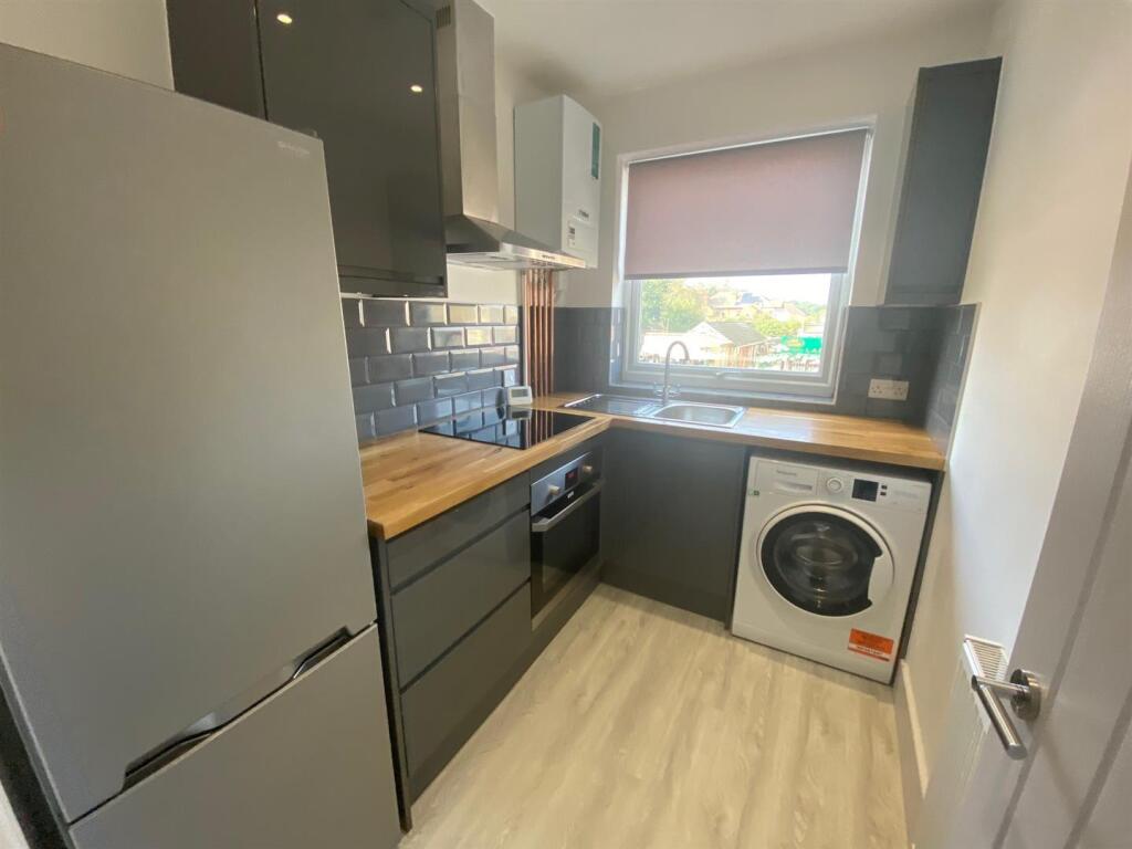 kitchen 2.jpg