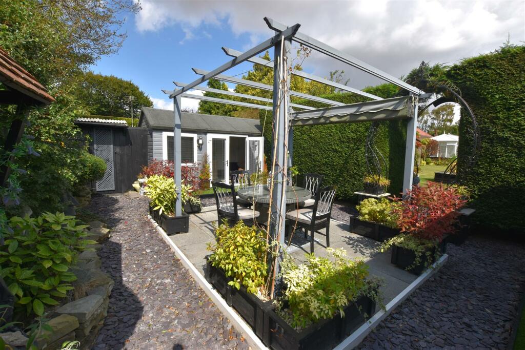 Garden Seating Area.JPG