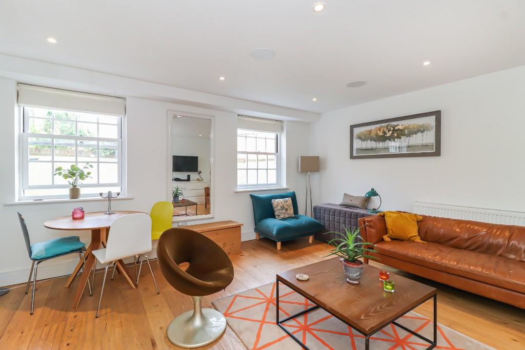 Sitting/dining room