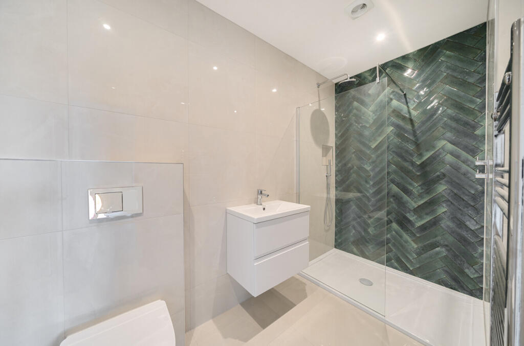 1383992-7-6925b4e...