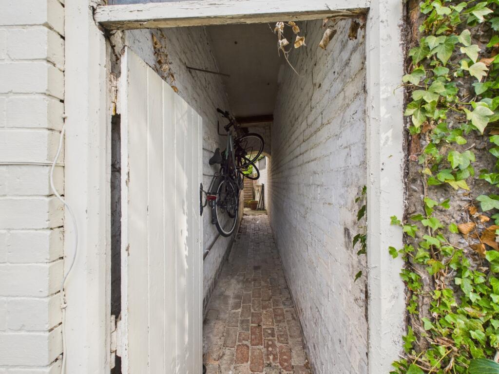 20 Gated side access