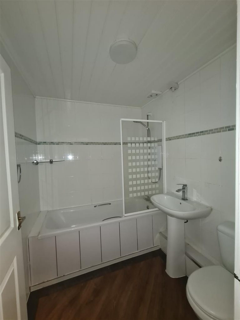 8 Windmill Street Bathroom.png