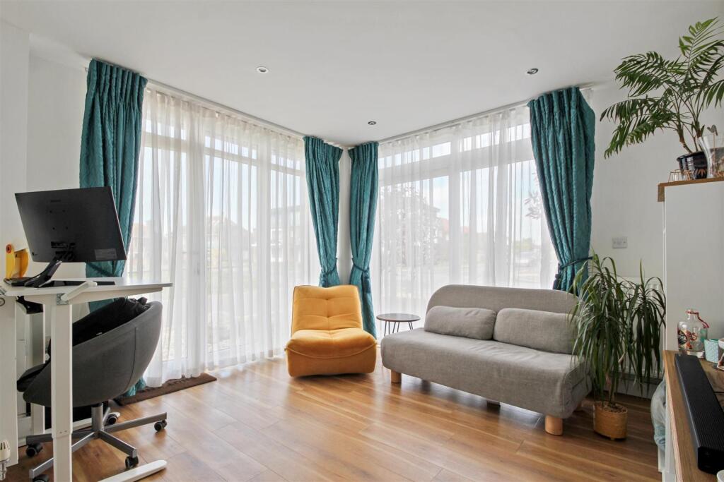 Drake House, 4-005.jpg