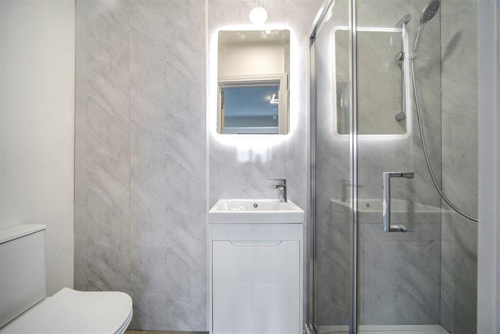 Ensuite 4.jpg
