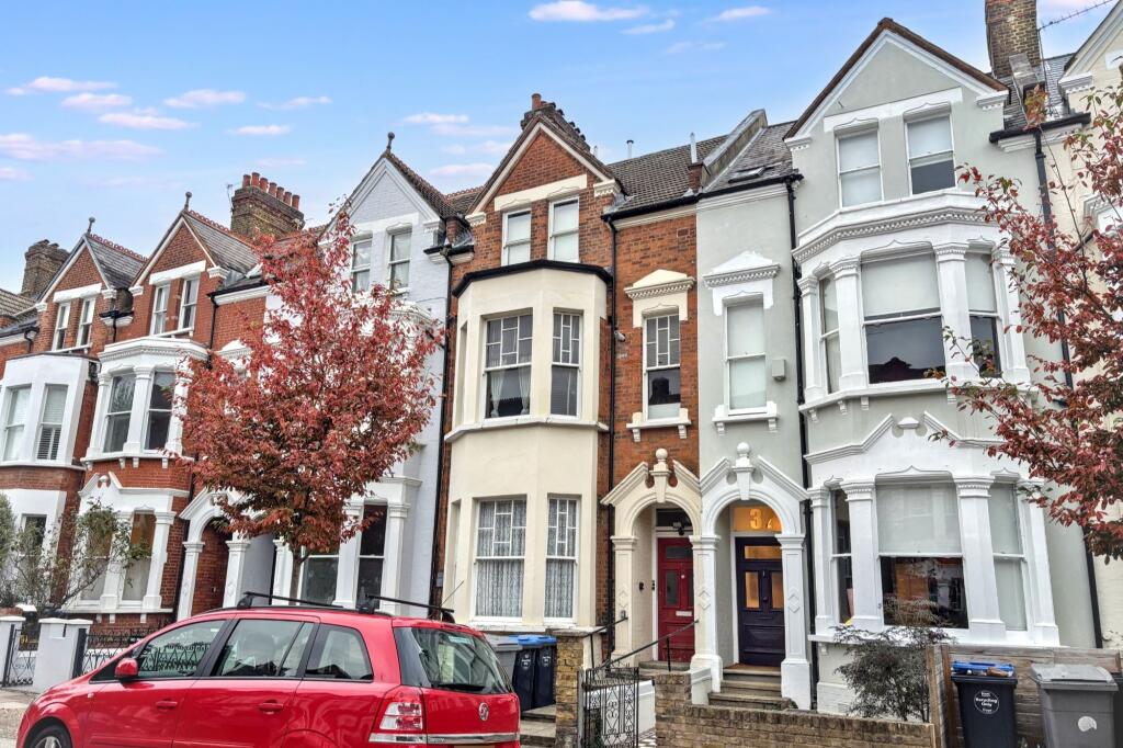Flat B, 34 Callcott Road, Kilburn, London NW6 7EA