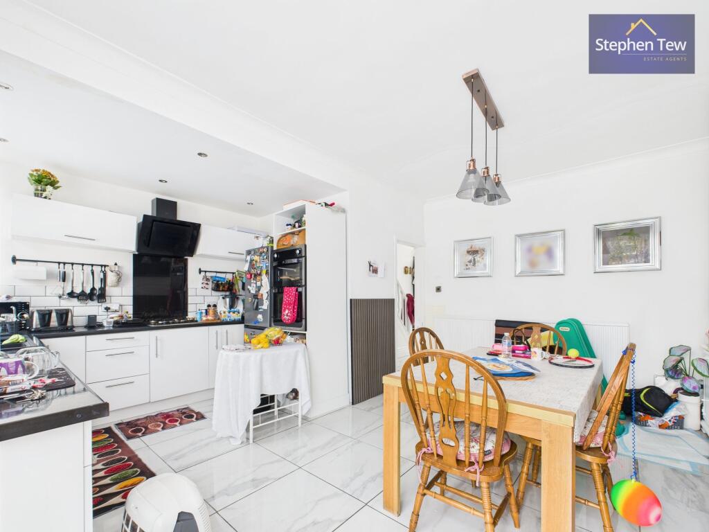 Kitchen/ Dining Room