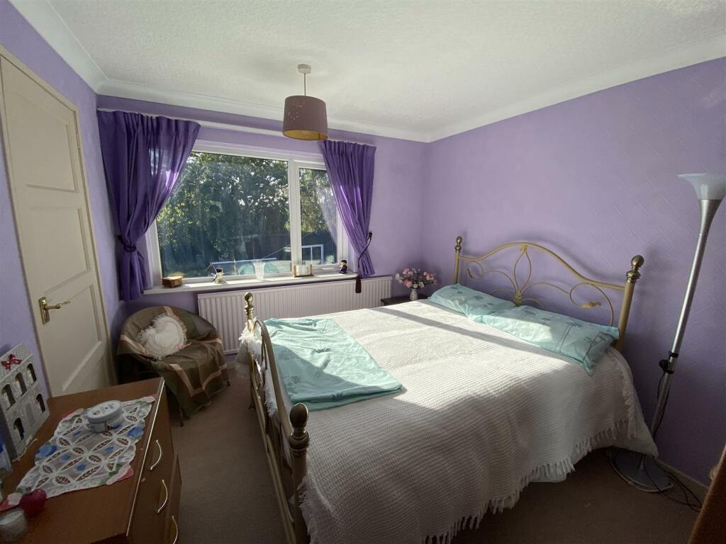 Bedroom no.2 rear double: