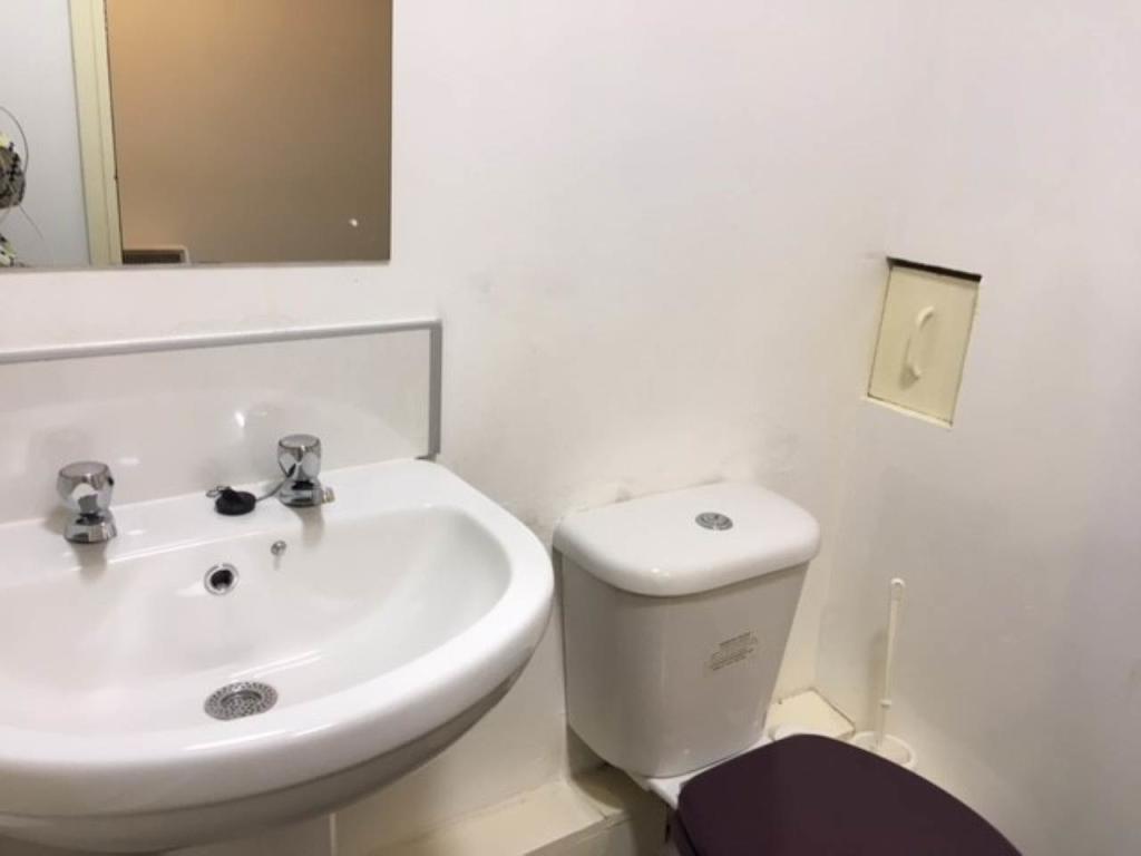 bathroom1