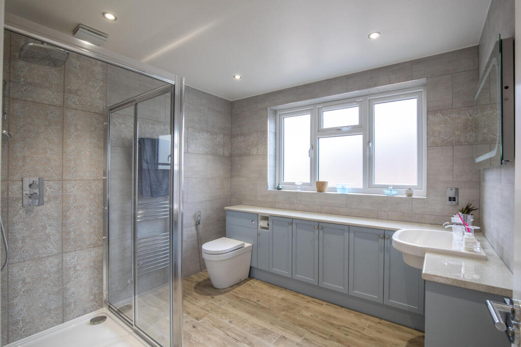 Ensuite