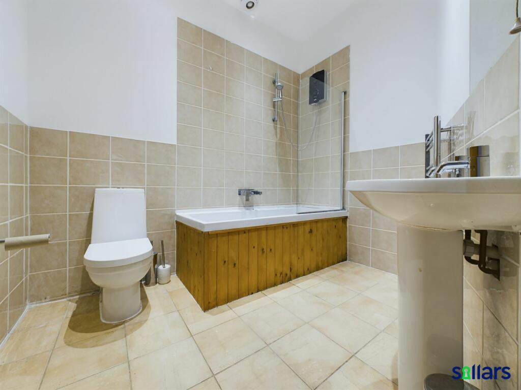 Apartment 5 - Bathroom