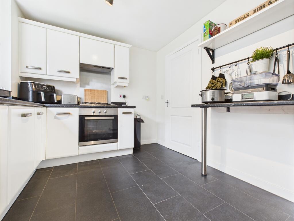 CAM03729G0-PR0094-STILL003