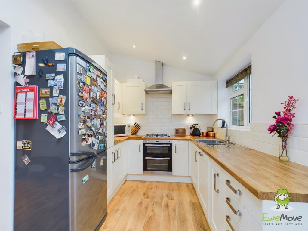 CAM03778G0-PR0086-STILL026