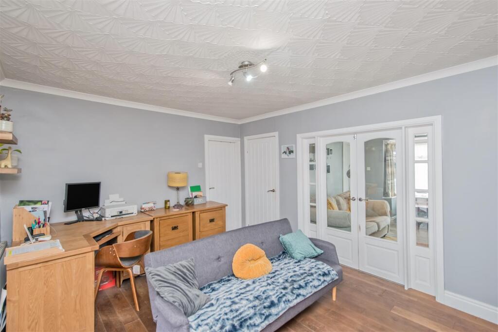 Dining Room / Sitting Room: