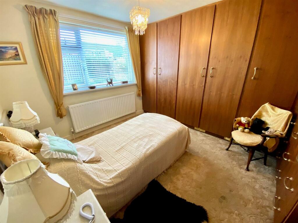 water royd avenue 28 bed 2.jpg