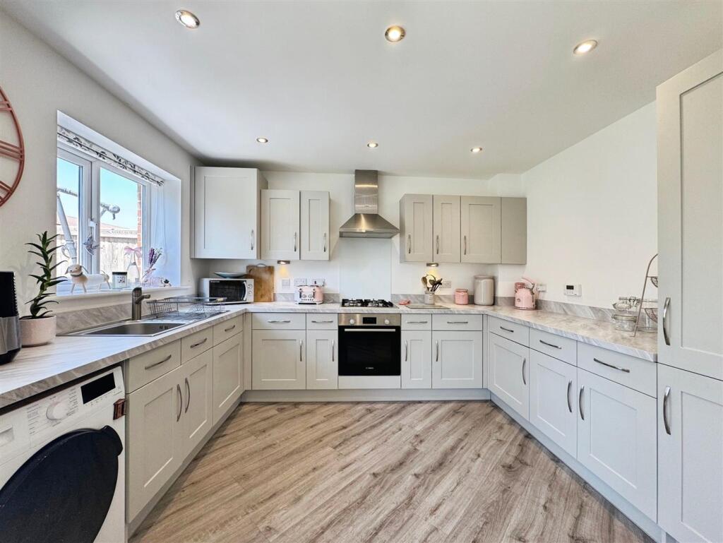 37c25755--4D43-BFC9-0127D9646EA8-18337-000008D5A61